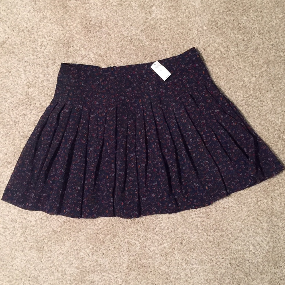 GAP Navy Floral Skirt NWT